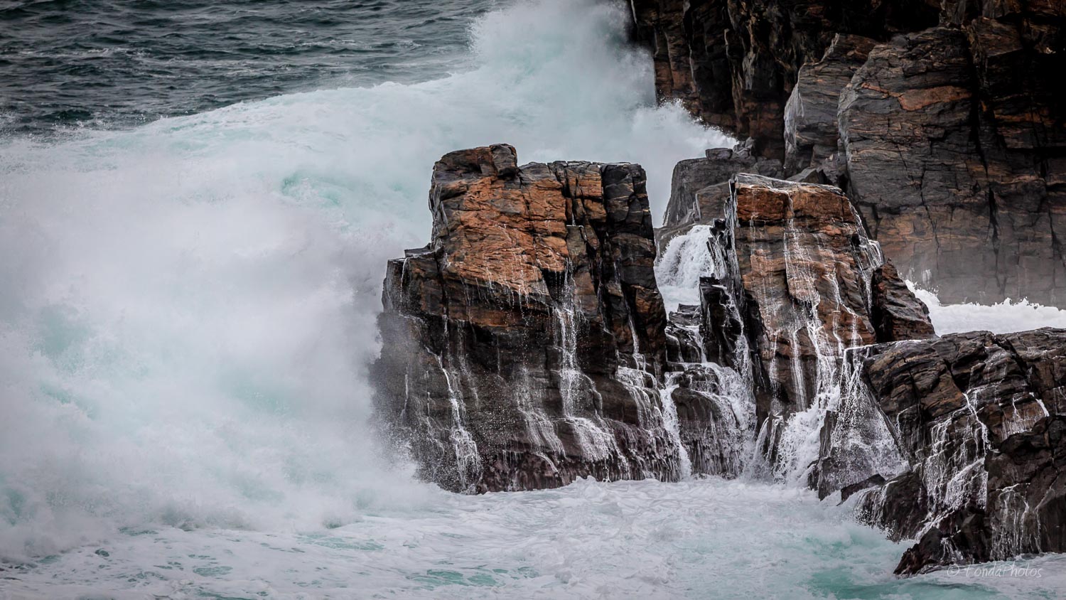 5DIV7885.jpg Lewis Island, west coast, rocks next to Stac a' Phris Arch