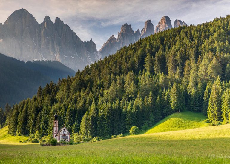 Chapelle San Giovanni, Eglise des Dolomites