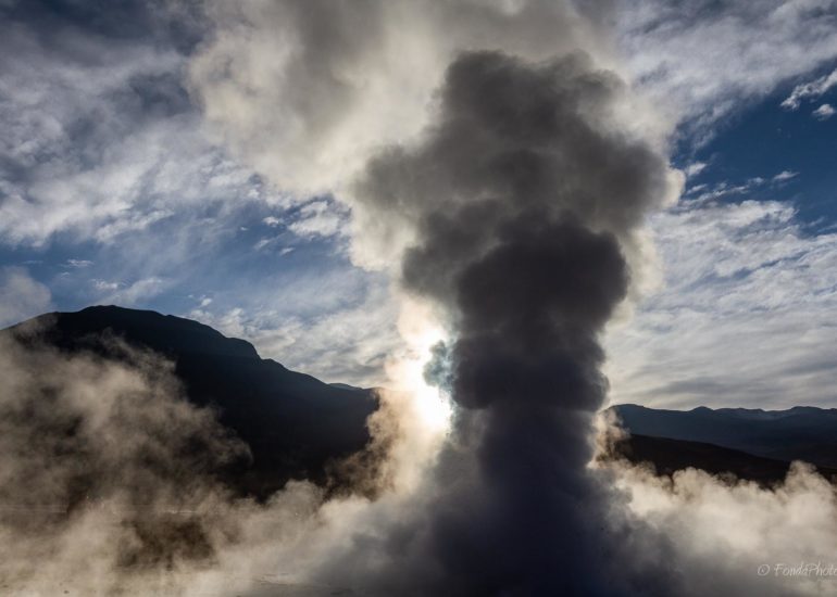 Geysers del Tatio, first rays of sun