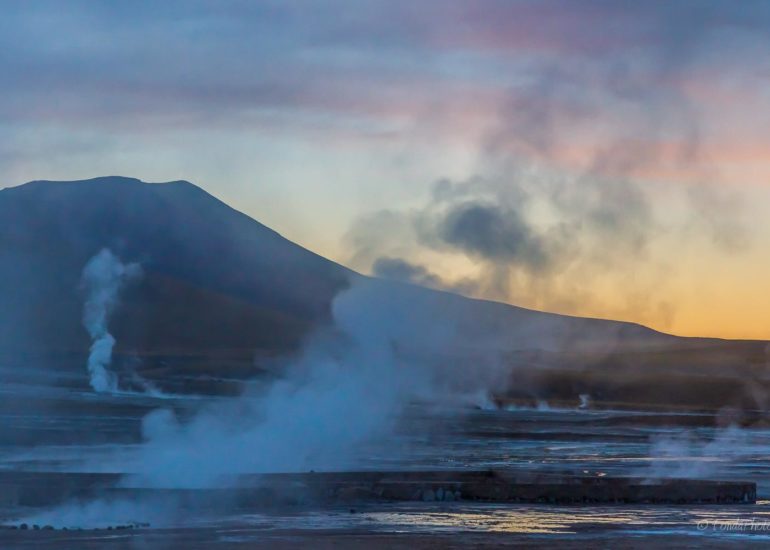 Geysers del Tatio, first rays of sun