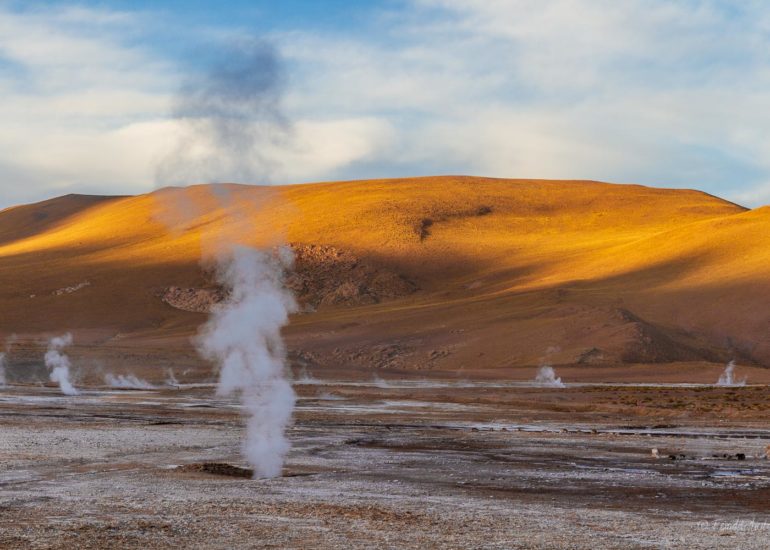 Geysers del Tatio, first rays of sun