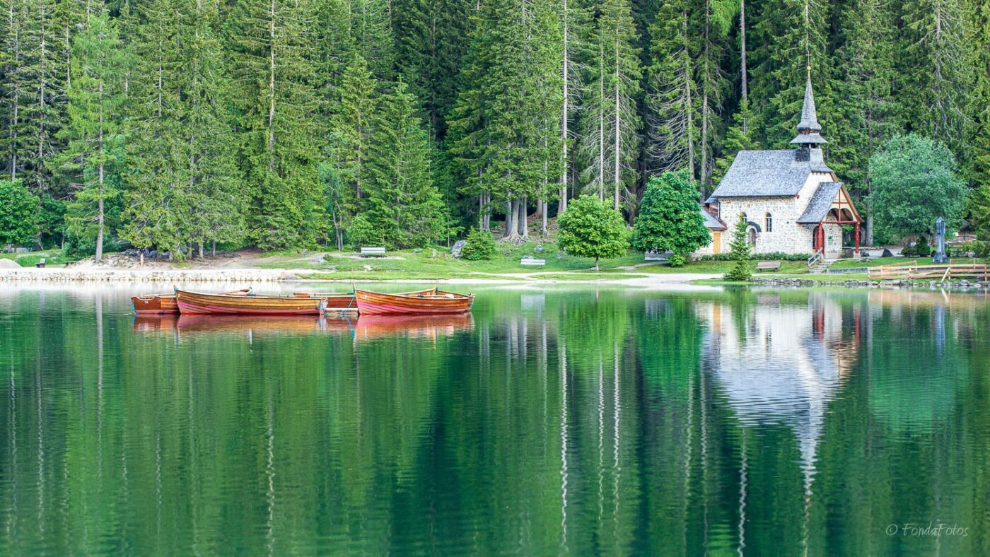 Cappella lago di Braies